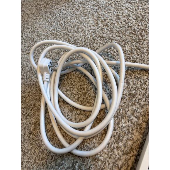 15 foot Surge Protector Extension Cord with 6 outlets - Picture 4 of 5